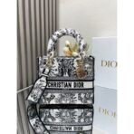 30 Montaigne East West Chain Handbag - Image 9