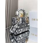 30 Montaigne East West Chain Handbag - Image 7