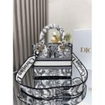 30 Montaigne East West Chain Handbag - Image 5