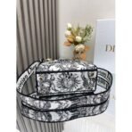 30 Montaigne East West Chain Handbag - Image 4